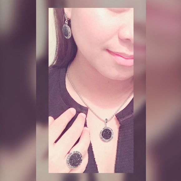 Vintage Black Gem Jewelry Set - Picture 6 of 6